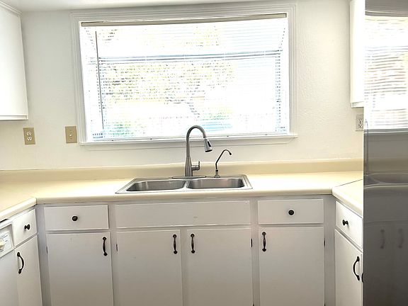 3rd image of 3107 Villa East Hills Ct