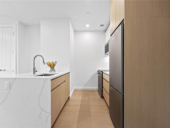 2nd image of 2183 Ocean Ave #4A