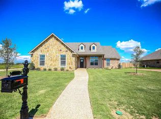 1021 Queen Elizabeth Dr, Mc Gregor, TX 76657