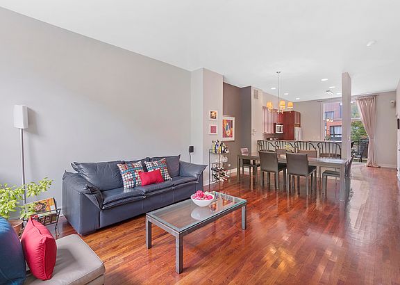 5th image of 2330 W Wolfram St #Na