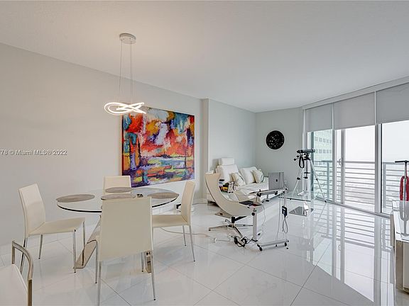 2nd image of 325 Biscayne Blvd #4216