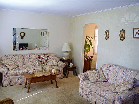 3rd image of 321 Hunnewell Ave