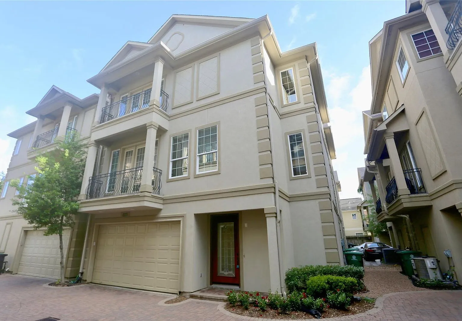 4 bed, 3.5 bath, $3,000 — Photo 1