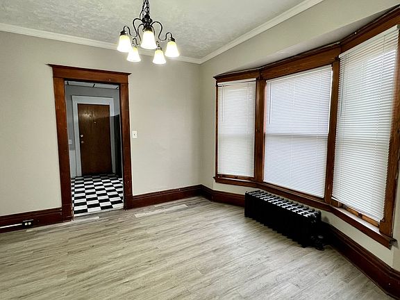 4th image of 914 Broadway Ave NW