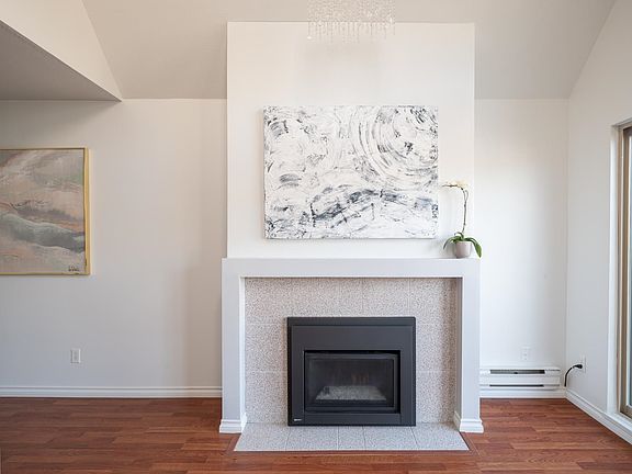 3rd image of 935 W 15th Ave #306