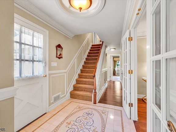 4th image of 1097 Cambridge Ln