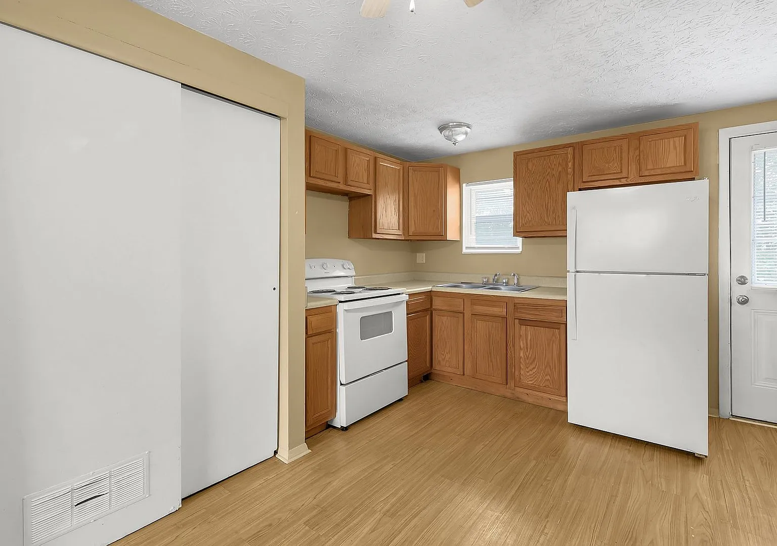 3061 Markham Rd — Photo 4