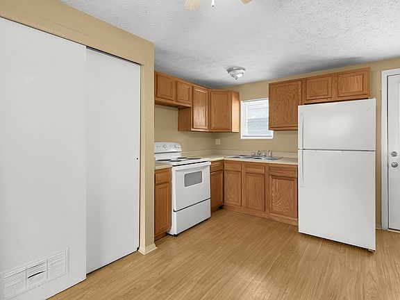 4th image of 3061 Markham Rd #3061B