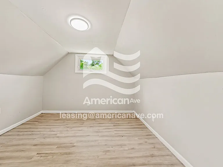 1431942_012_bedroom_12.jpg