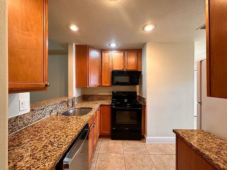325 NE 23rd Ave #24 — Photo 3