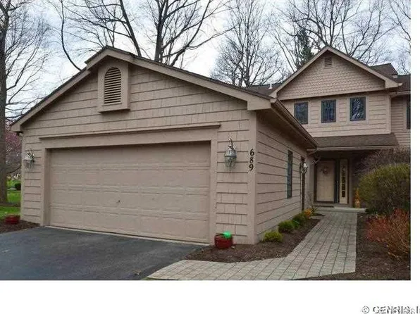 689 N Cove Dr, Webster, NY 14580