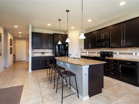4th image of 2777 Mead Ave