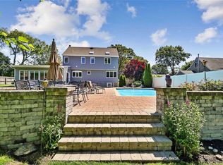 16 Normandy Dr, Northport, NY 11768