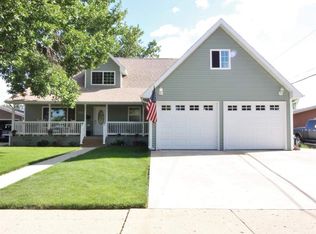 1915 1st Ave SW, Minot, ND 58701