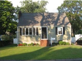 4 Maple Way, Wakefield, MA 01880