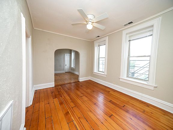 2nd image of 1362 N Greenview Ave APT 3R