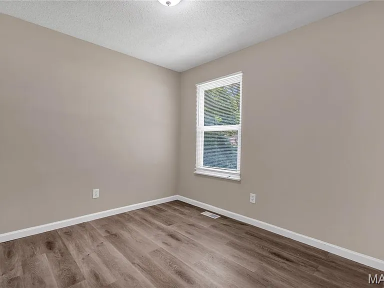 201 Becker Dr — Photo 12