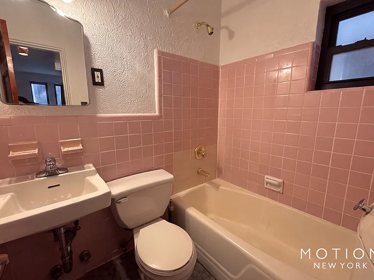 860 9th Ave #4RN — Photo 3
