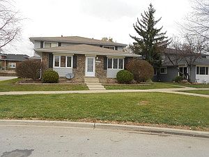 1st image of 2S701 Winchester Cir E #1
