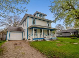 808 S 9th St, Oskaloosa, IA 52577