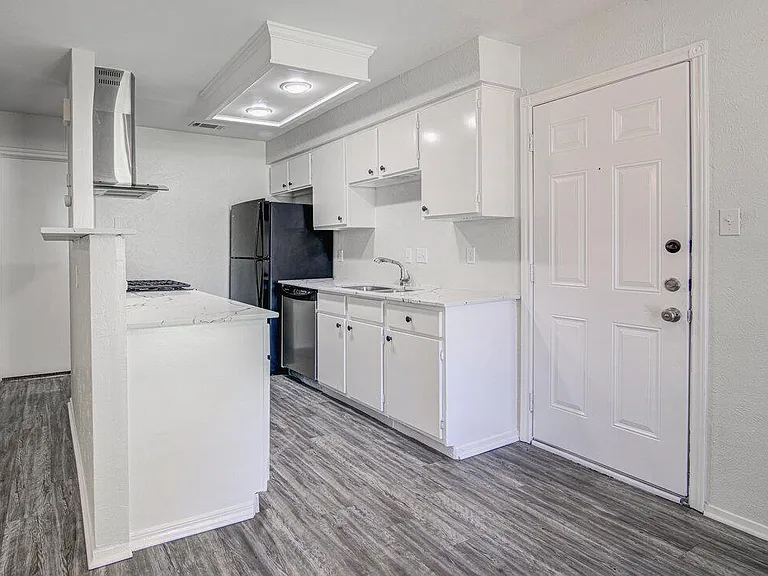5301 Indio Cir #B — Photo 7