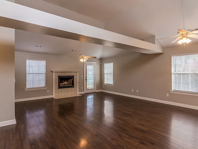 208 Ben Alex Ct — Photo 2