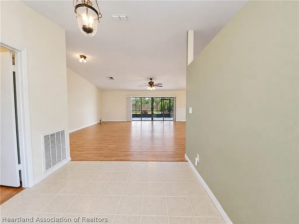 3 bed, 2.0 bath, 1873 sqft, $2,200 — Photo 3
