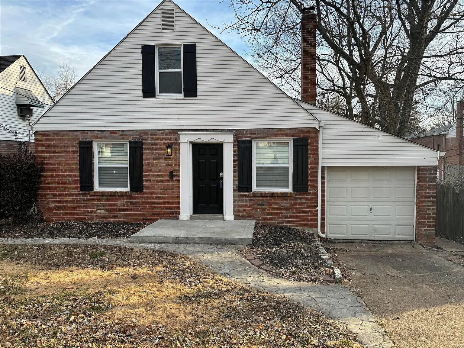 16 Robert Ave photo 1