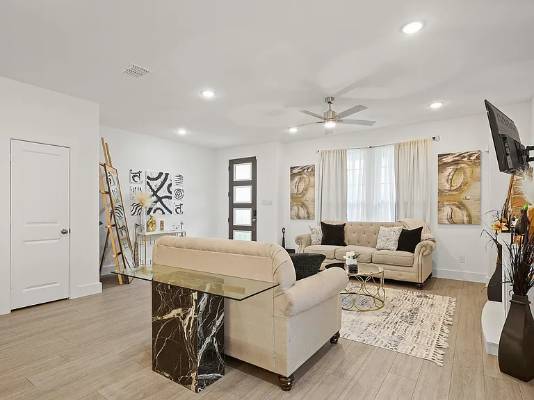 1013 Carnation Dr — Photo 13