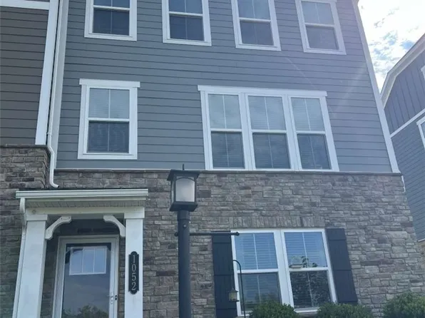 1052 Adair Ave, Valencia, PA 16059