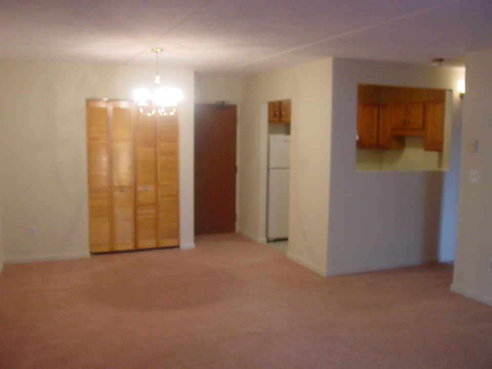 2nd image of 8 Tinson Rd #106