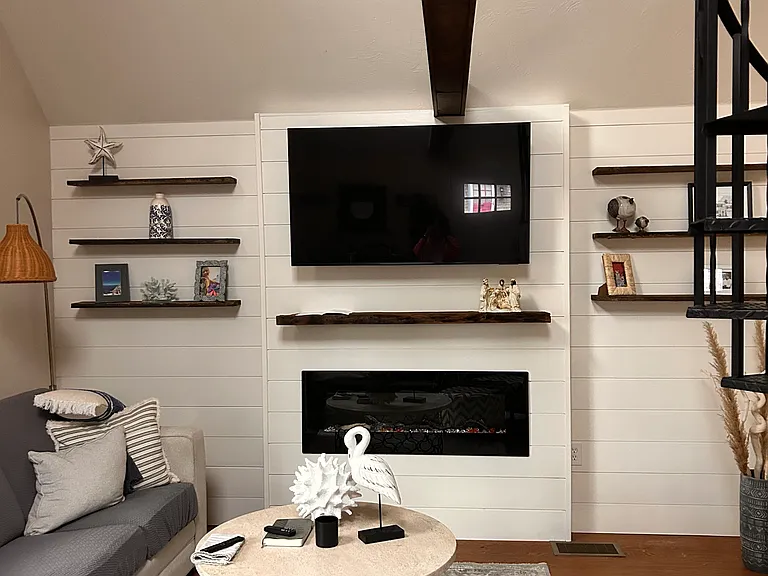 220 Shorewood Dr — Photo 9