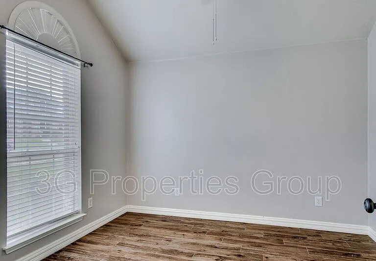 4516 Highridge Dr — Photo 6