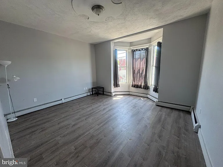 314 W Market St #4 — Photo 3