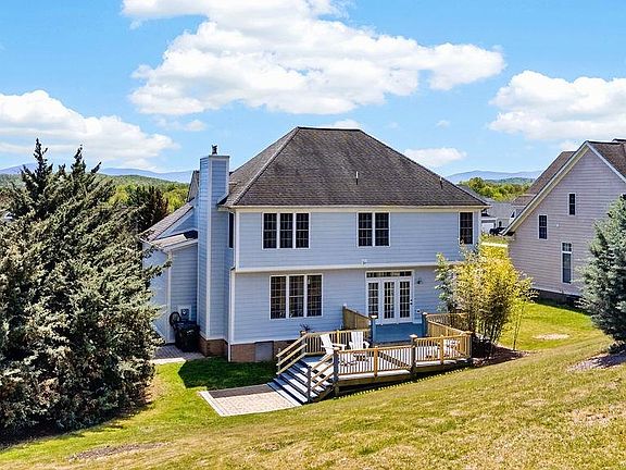 5th image of 159 Windsor Dr