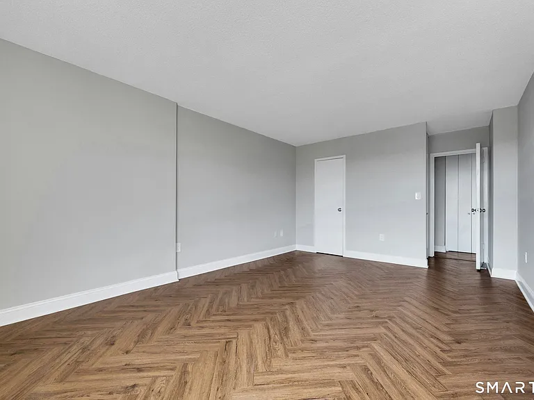 44 Strawberry Hill Ave #7E — Photo 15