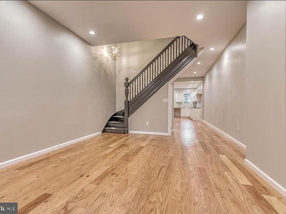 5th image of 2409 Barclay St