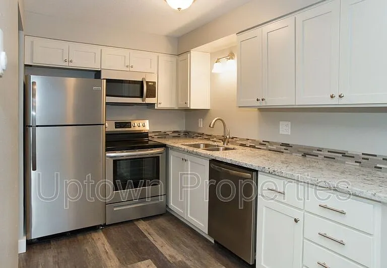 2602 NE Lombard St — Photo 1