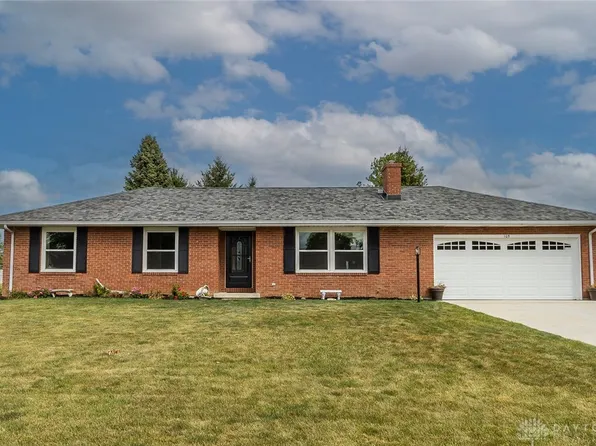 105 Catalpa Dr, Versailles, OH 45380