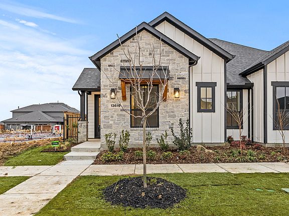 2nd image of 13619 Rollingwood Ln