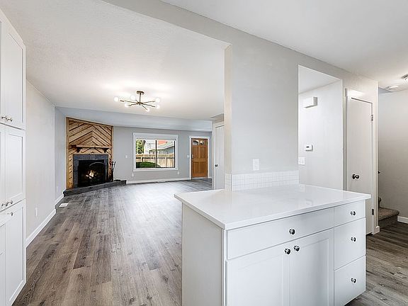 3rd image of 3031 S Betsy Ross Ln