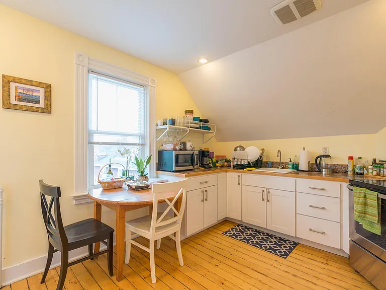 132 S Angell St #3 — Photo 2