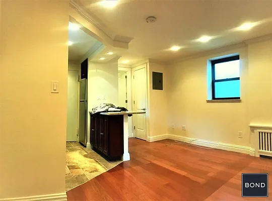 Rented by Bond New York | media 13