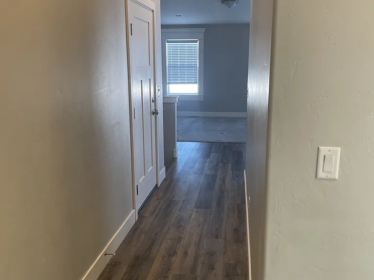 3351 E Kathaway Ln — Photo 2