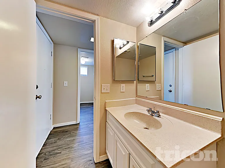 8668 W Hubbell St — Photo 17