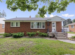 3162 Avondale Ave, Windsor, ON N9E 1X3