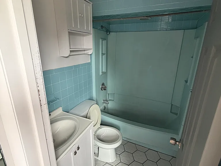 1413 Bulwer St #2 — Photo 7