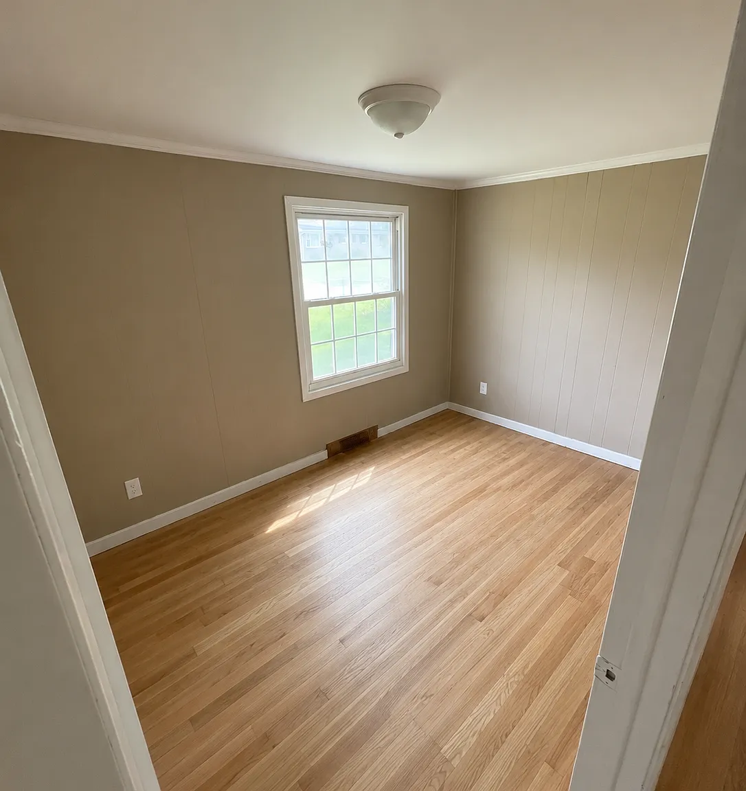 4 bed, 2.5 bath, 1063 sqft, $2,100 — Photo 4
