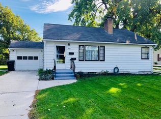 618 N Columbia Rd, Grand Forks, ND 58203
