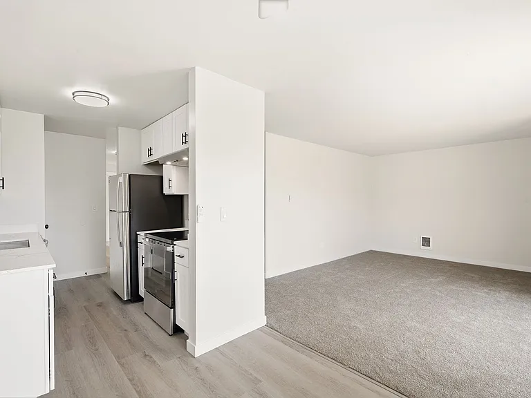 Green Acres Apartments — Photo 10